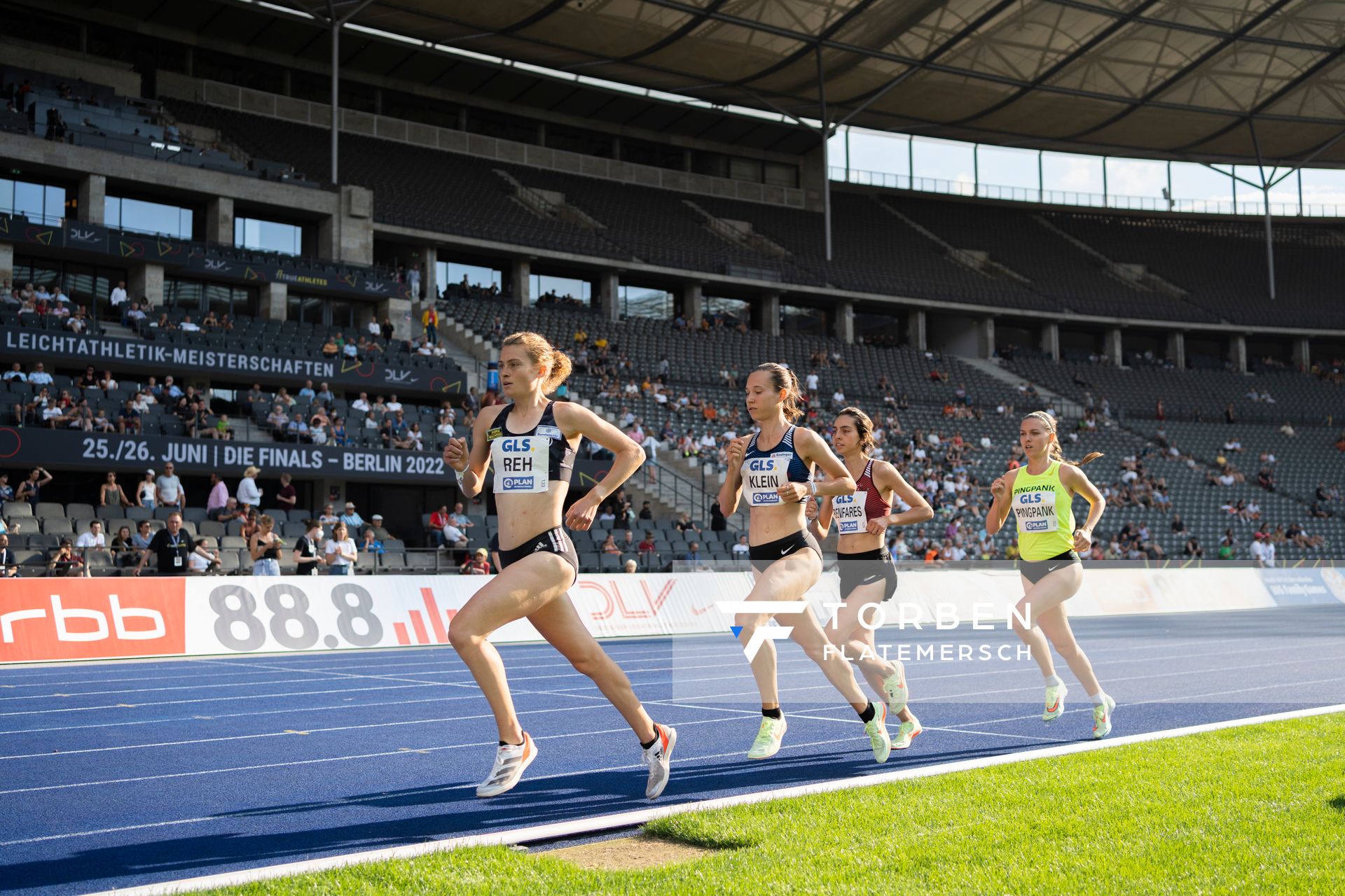 Alina Reh (SCC Berlin), Hanna Klein (LAV Stadtwerke Tuebingen), Sara Benfares (LC Rehlingen) und Svenja Pingpank (Hannover Athletics) waehrend der deutschen Leichtathletik-Meisterschaften im Olympiastadion am 26.06.2022 in Berlin